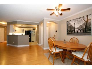 Photo 3: 108 20145 55A Avenue in Langley: Langley City Condo for sale in "BLACKBERRY LANE III" : MLS®# F1431175