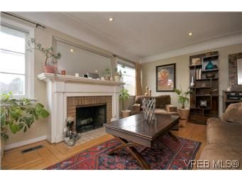 Main Photo: 2048 Newton St in VICTORIA: OB Henderson House for sale (Oak Bay)  : MLS®# 593355