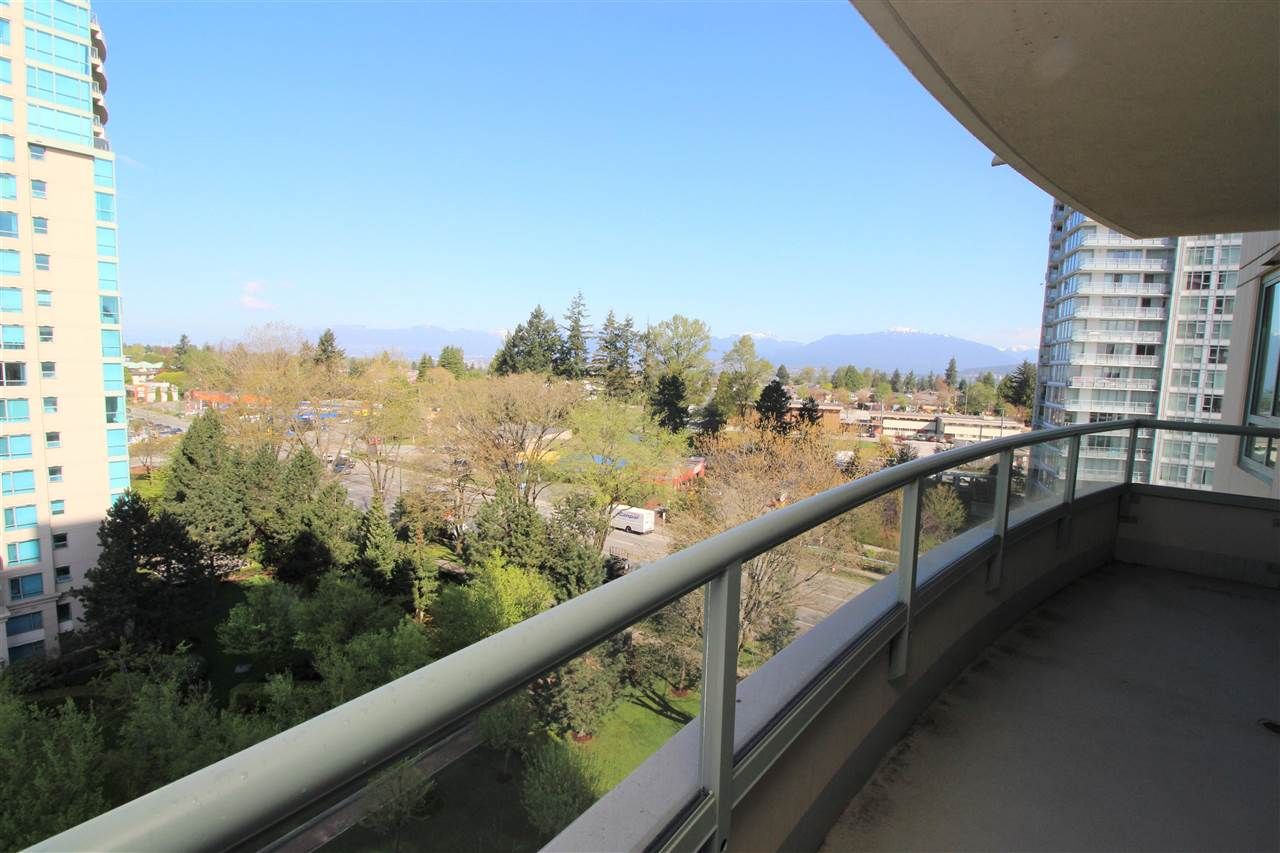 Main Photo: 1005 6659 SOUTHOAKS Crescent in Burnaby: Highgate Condo for sale in "Gemini II" (Burnaby South)  : MLS®# R2591130