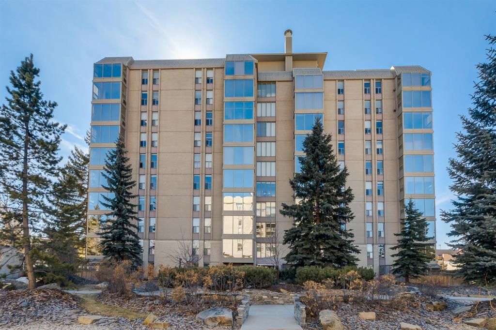 Main Photo: 105 4555 Varsity Lane NW in Calgary: Varsity Apartment for sale : MLS®# A1082735