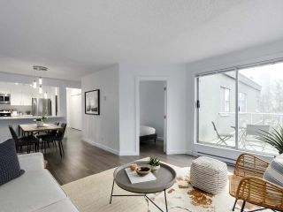 Photo 5: 303 1550 MARINER WALK in Vancouver: False Creek Condo for sale in "Mariner Point" (Vancouver West)  : MLS®# R2441807