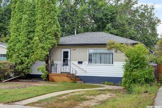 Photo 1: 831 J Avenue North in Saskatoon: Westmount Residential for sale : MLS®# SK944847