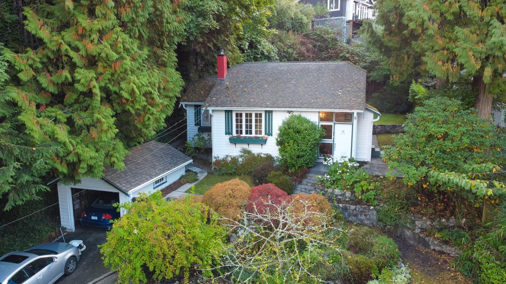 Main Photo: 5752 TELEGRAPH TRAIL in West Vancouver: Eagle Harbour House for sale : MLS®# R2622904