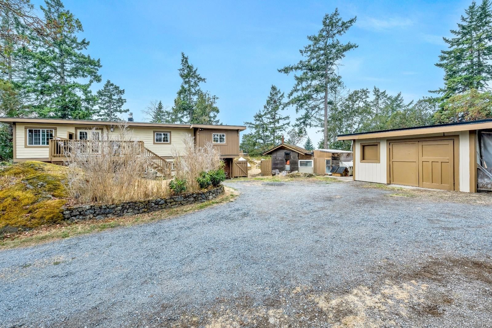 Main Photo: 2586 Rainville Rd in Langford: La Mill Hill House for sale : MLS®# 941995