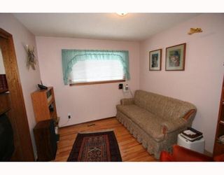 Photo 10: 7507 HUNTRIDGE Crescent NE in CALGARY: Huntington Hills Residential Detached Single Family for sale (Calgary)  : MLS®# C3398976