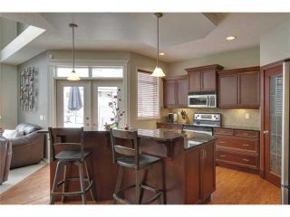 Photo 5: 68 CRESTHAVEN Way SW in CALGARY: Crestmont Residential Detached Single Family for sale (Calgary)  : MLS®# C3454255