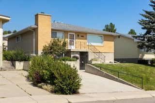 Photo 2: 7420 Hunterburn Hill NW in Calgary: Huntington Hills Detached for sale : MLS®# A1123049