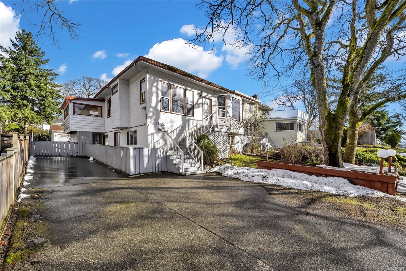 Main Photo: 3327 Cook St in Saanich: SE Maplewood House for sale (Saanich East)  : MLS®# 892193