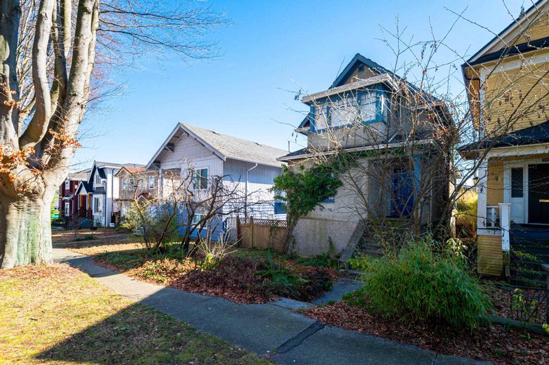 FEATURED LISTING: 58 40TH Avenue East Vancouver