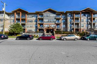 Photo 2: 217 20219 54A Avenue in Langley: Langley City Condo for sale in "SUEDE" : MLS®# R2449057