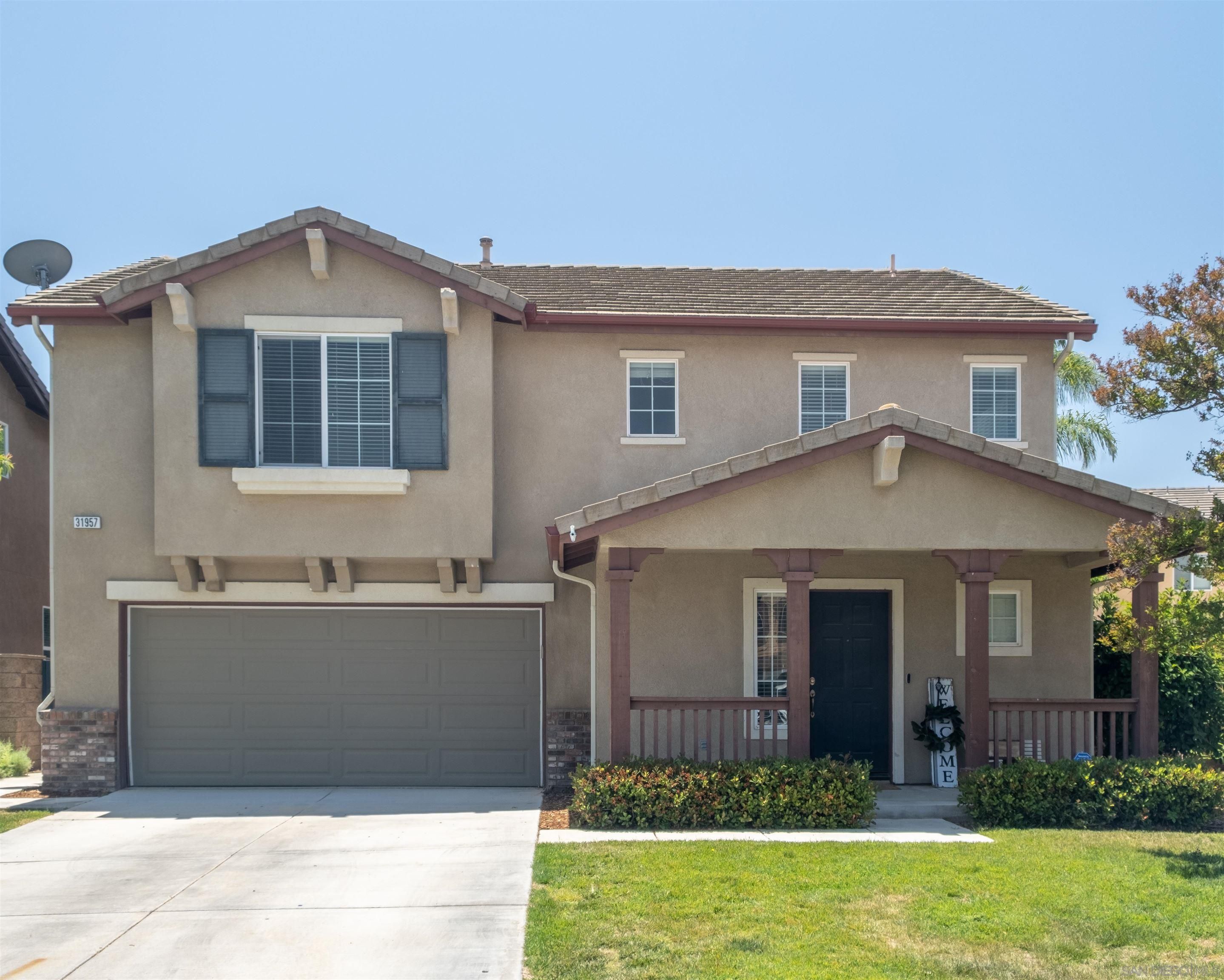Main Photo: House for sale : 4 bedrooms : 31957 Calabaza Ct in Murrieta