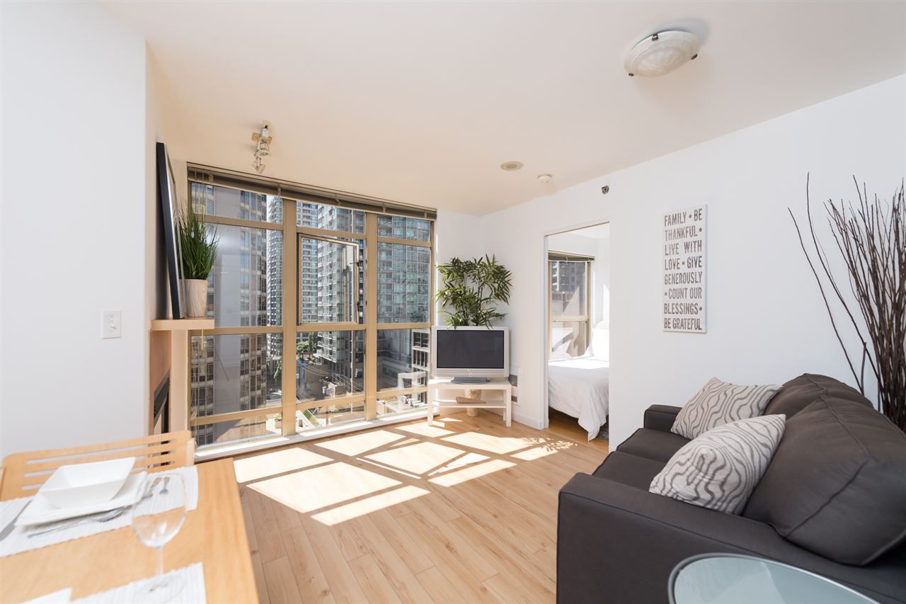 Main Photo: 807 819 HAMILTON Street in Vancouver: Downtown VW Condo for sale in "Eight One Nine Hamilton" (Vancouver West)  : MLS®# R2101186