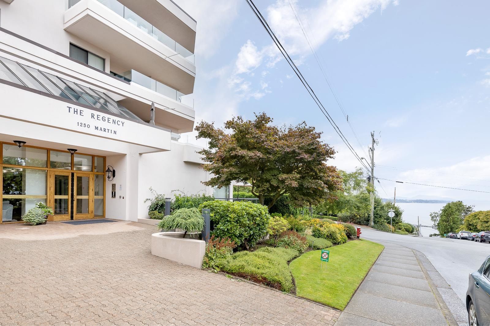 Photo 3: Photos: 202 1250 MARTIN Street: White Rock Condo for sale in "THE REGENCY" (South Surrey White Rock)  : MLS®# R2610384