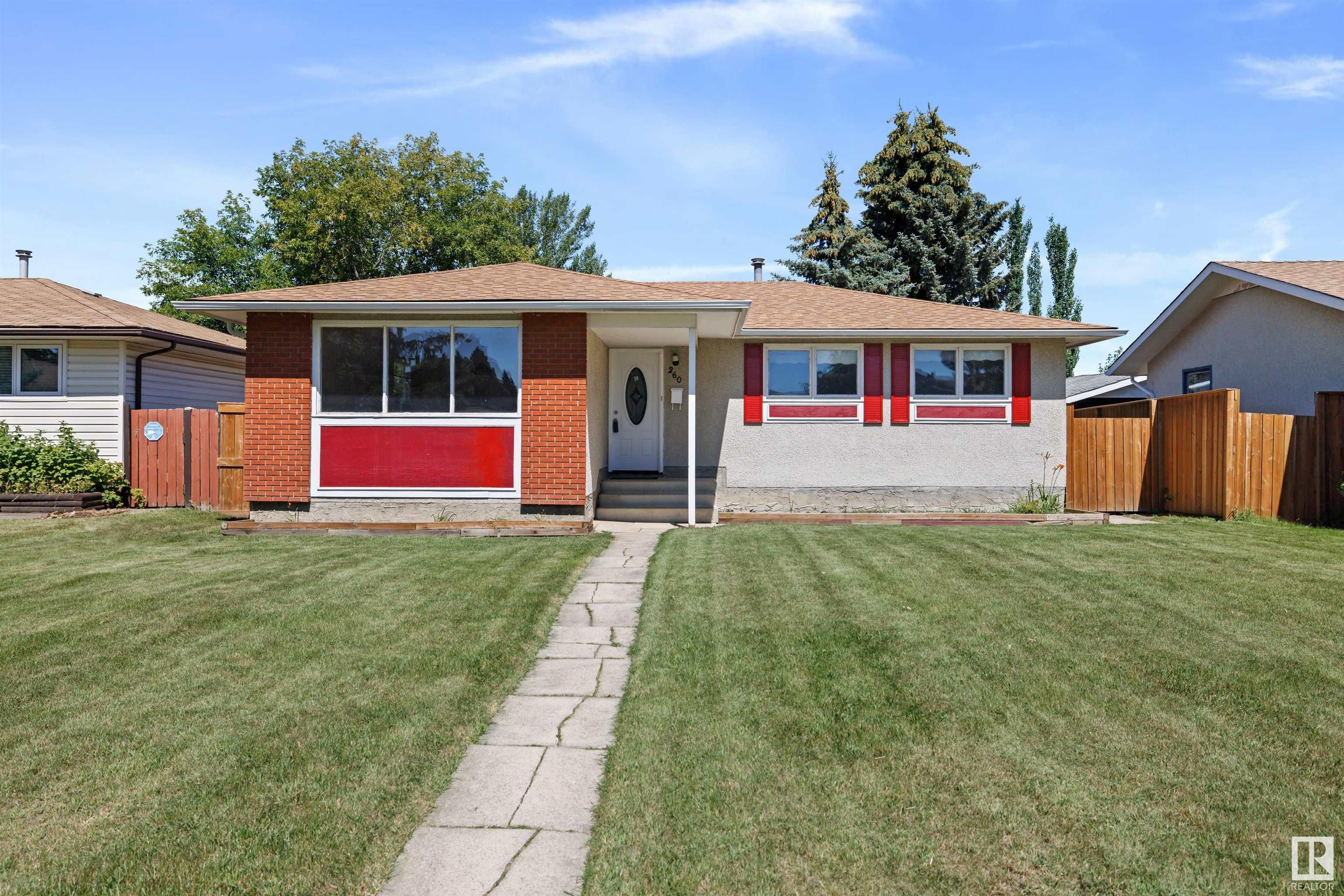 Main Photo: 260 KNOTTWOOD Road N in Edmonton: Zone 29 House for sale : MLS®# E4314569