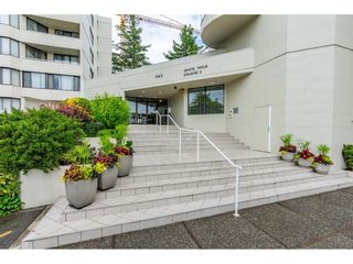 Photo 3: 215 1442 FOSTER Street: White Rock Condo for sale in "White Rock Square Tower 3" (South Surrey White Rock)  : MLS®# R2538444