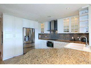 Photo 2: 8513 SEASCAPE Drive in West Vancouver: Howe Sound Townhouse for sale in "SEASCAPES - BELLEVUE PLAN" : MLS®# V1113049
