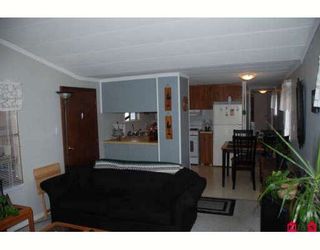 Photo 3: 21 8266 KING GEORGE Highway in Surrey: East Newton Manufactured Home for sale in "Plaza" : MLS®# F2901379