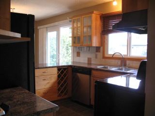 Photo 3: 135 LYNNOVER Place SE in CALGARY: Lynnwood_Riverglen Residential Detached Single Family for sale (Calgary)  : MLS®# C3577123