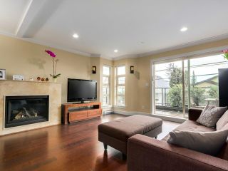 Photo 4: 7 215 E 4TH Street in North Vancouver: Lower Lonsdale Townhouse for sale in "Orchard Terrace" : MLS®# R2035024