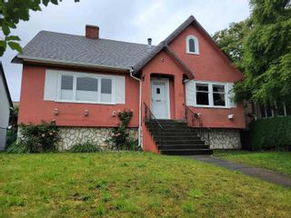 Photo 1: 1311 HAMILTON Street in New Westminster: West End NW House for sale : MLS®# R2899542