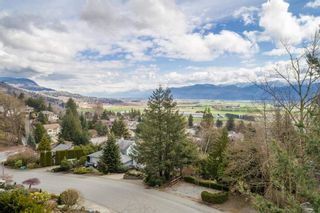 Photo 1: 2271 MOUNTAIN Drive in Abbotsford: Abbotsford East House for sale in "Mountain Village" : MLS®# R2320034