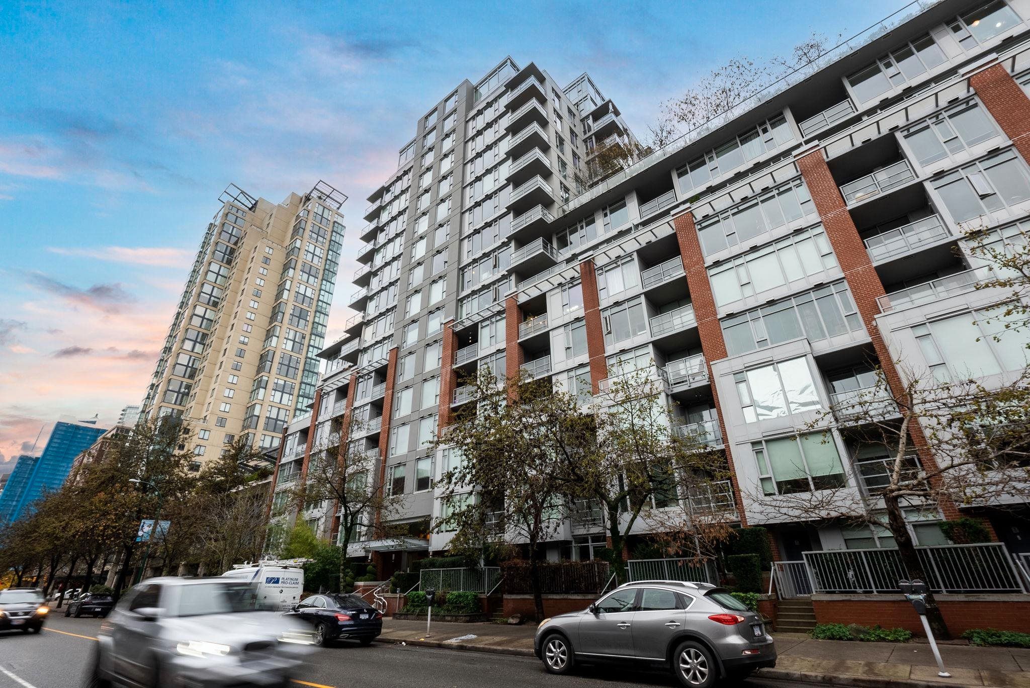 Main Photo: 103 1133 HOMER Street in Vancouver: Yaletown Townhouse for sale in "H&H" (Vancouver West)  : MLS®# R2682071