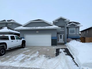 Photo 1: 408 Lyle Crescent in Warman: Residential for sale : MLS®# SK916751