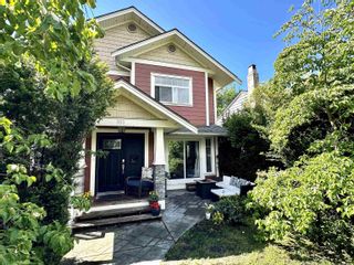 Photo 2: 353 E 12TH Street in North Vancouver: Central Lonsdale 1/2 Duplex for sale : MLS®# R2881399