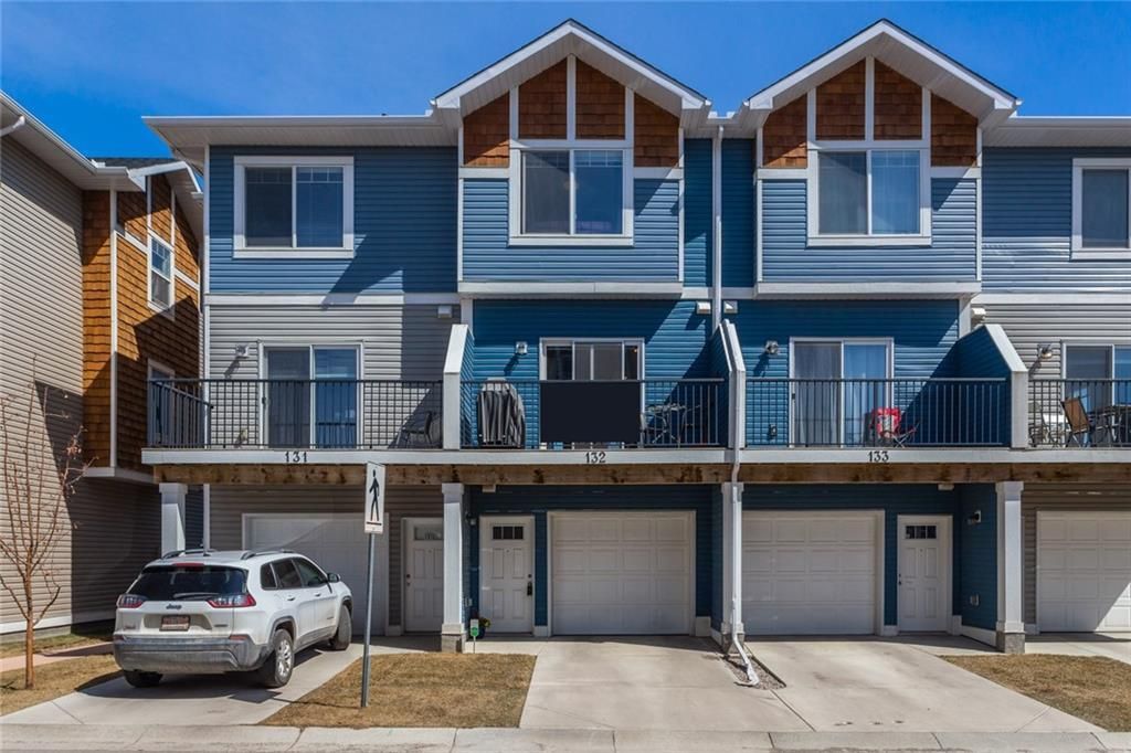 Main Photo: 132 2802 KINGS HEIGHTS Gate: Airdrie Row/Townhouse for sale : MLS®# C4294255