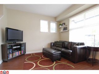 Photo 6: 21 18199 70TH Avenue in Surrey: Cloverdale BC Townhouse for sale in "AUGUSTA" (Cloverdale)  : MLS®# F1105716