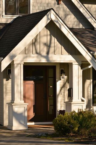 Photo 4: 615 Hampshire Rd in Oak Bay: OB South Oak Bay House for sale : MLS®# 926934