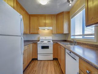 Photo 8: 10 7570 Tetayut Rd in Central Saanich: CS Hawthorne Manufactured Home for sale : MLS®# 921038