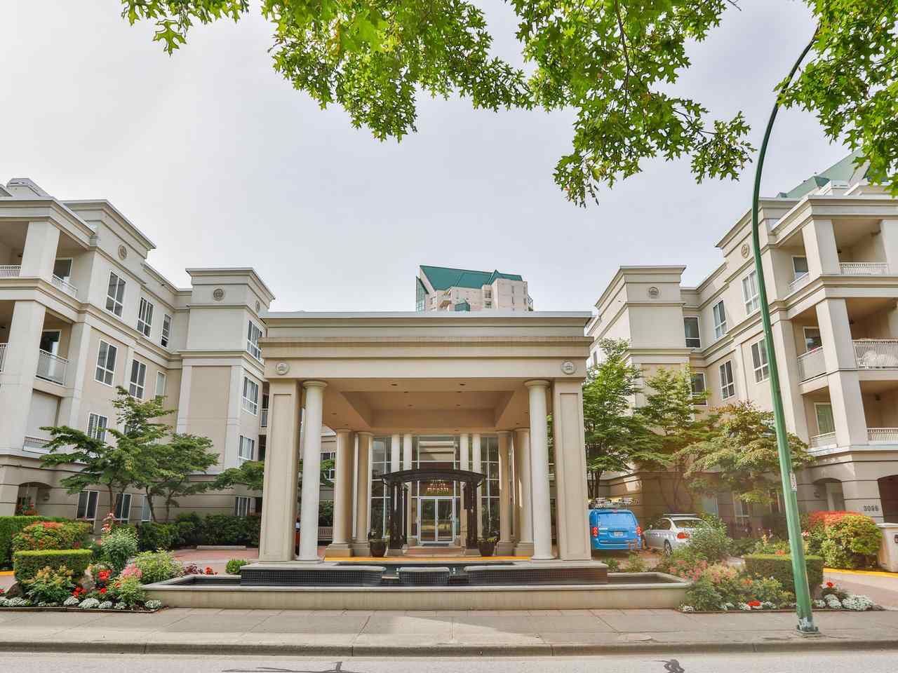 Main Photo: 425 3098 GUILDFORD Way in Coquitlam: North Coquitlam Condo for sale in "Marlborough House" : MLS®# R2386006