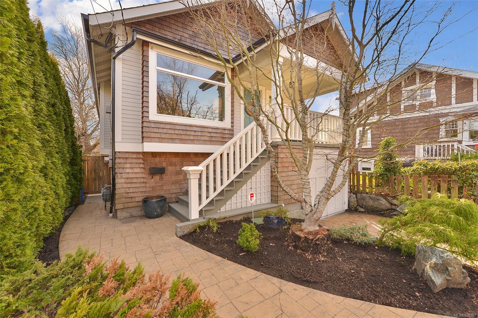 Main Photo: 1215 Oxford St in Victoria: Vi Fairfield West House for sale : MLS®# 926397