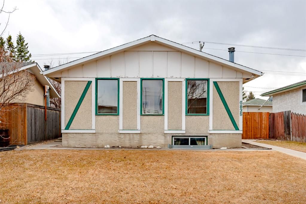 Main Photo: 6835 4 Avenue SE in Calgary: Penbrooke Meadows Detached for sale : MLS®# A1204447