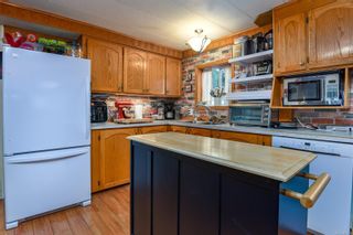 Photo 6: 2132 Stadacona Dr in Comox: CV Comox (Town of) Manufactured Home for sale (Comox Valley)  : MLS®# 892279