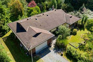 Photo 1: 834 PARK Road in Gibsons: Gibsons & Area House for sale (Sunshine Coast)  : MLS®# R2494965