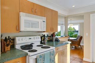 Photo 15: 310 King George Terr in Oak Bay: OB Gonzales House for sale : MLS®# 941327