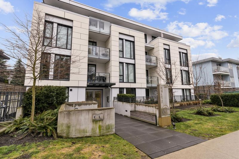 FEATURED LISTING: 302 - 2239 7TH Avenue West Vancouver