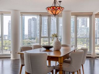 Photo 4: 1001 1383 MARINASIDE Crescent in Vancouver: Yaletown Condo for sale in "The Columbus" (Vancouver West)  : MLS®# R2735968