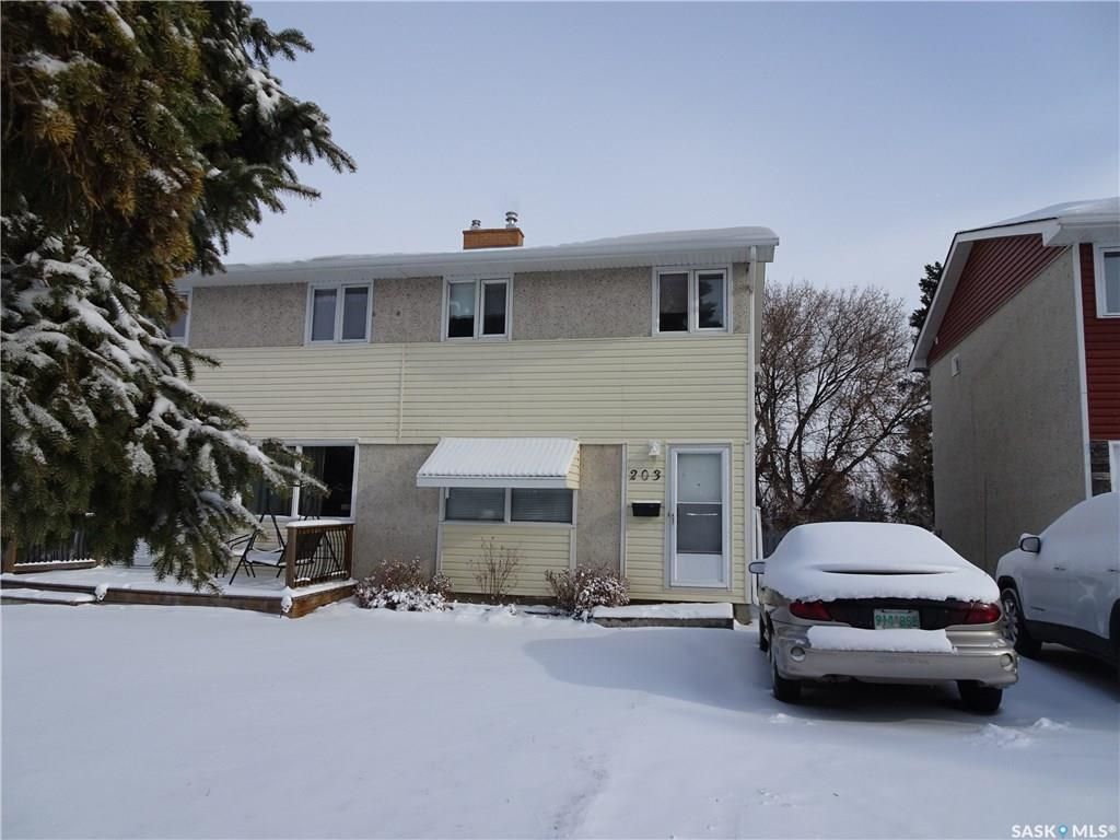 Main Photo: 203 Dorothy Street in Regina: Dieppe Place Residential for sale : MLS®# SK711064
