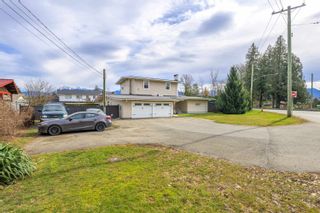 Photo 2: 10014 YOUNG Road in Chilliwack: Fairfield Island House for sale : MLS®# R2874225