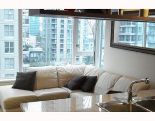 Photo 6: 1003 1001 RICHARDS Street in Vancouver: Downtown VW Condo for sale in "MIRO" (Vancouver West)  : MLS®# V738446