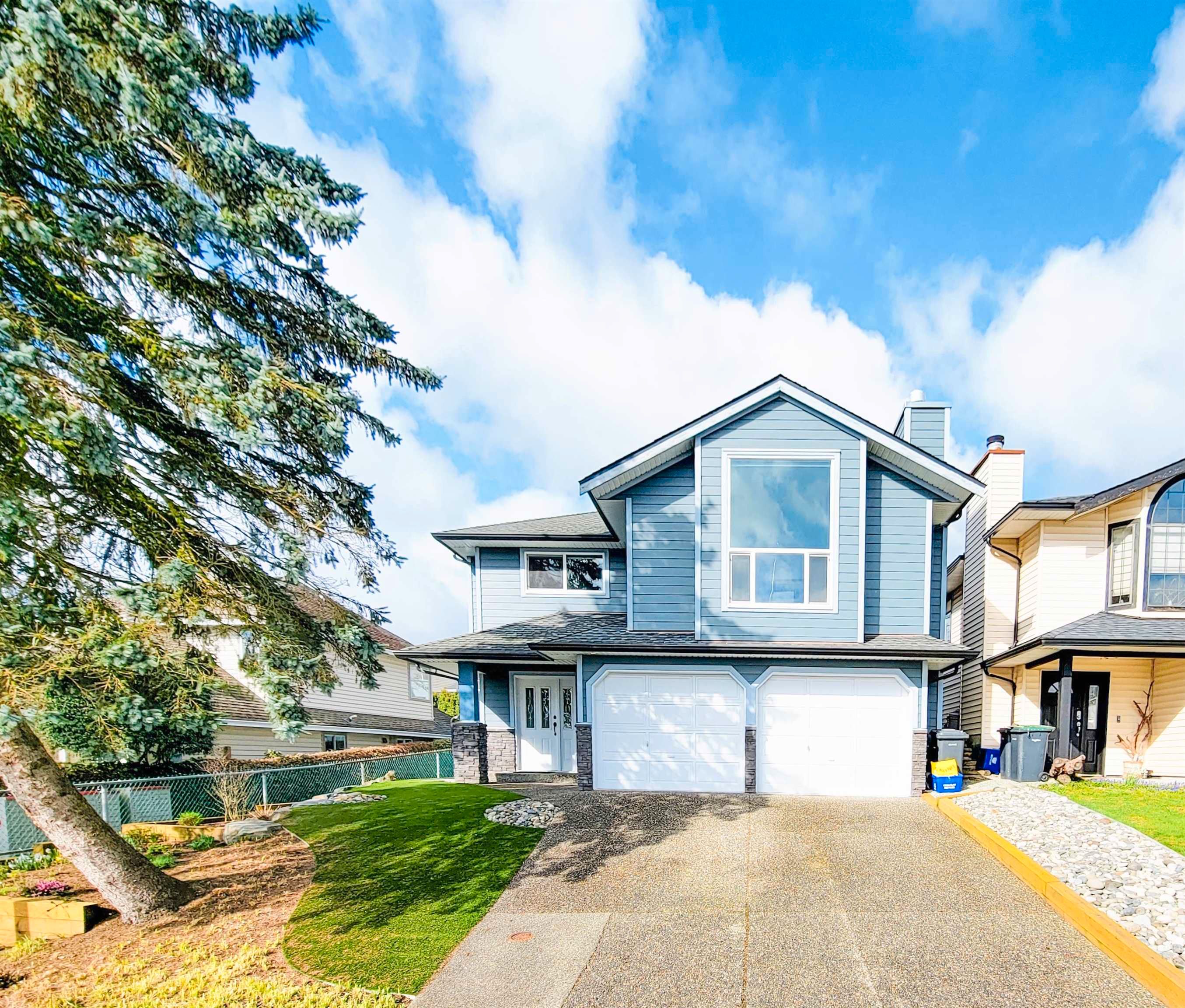 Main Photo: 2763 WESTLAKE Drive in Coquitlam: Coquitlam East House for sale : MLS®# R2672113