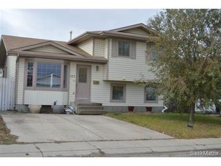 Photo 1: 223 Carter Crescent in Saskatoon: Confederation Park Single Family Dwelling for sale (Saskatoon Area 05)  : MLS®# 479643