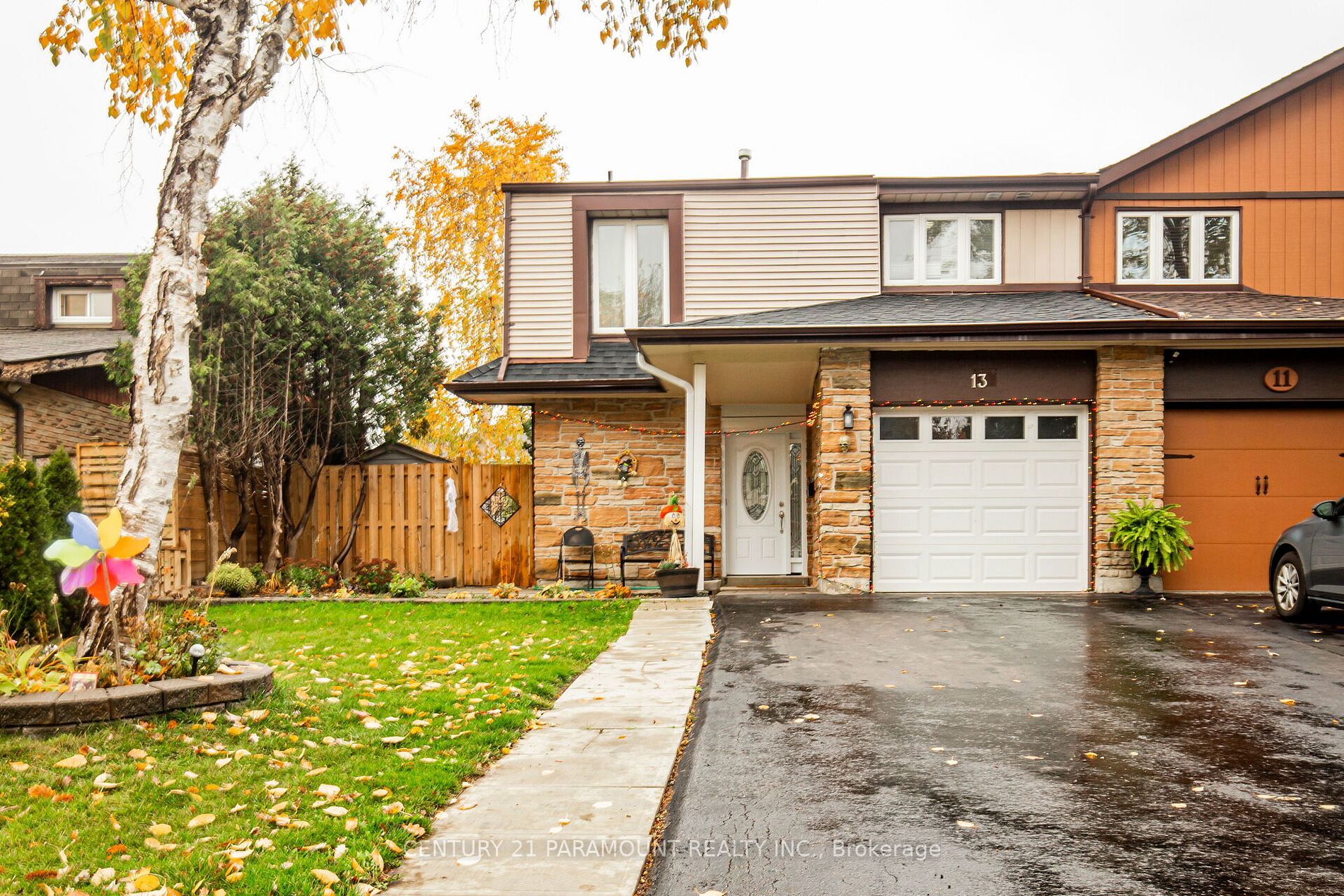 Main Photo: 13 Lawndale Crescent in Brampton: Westgate House (2-Storey) for sale : MLS®# W7264430