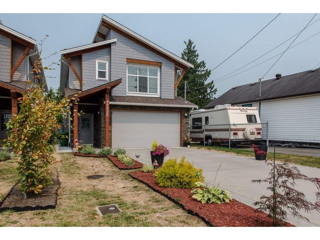 Main Photo: 45525 REECE Avenue in Chilliwack: Chilliwack N Yale-Well House for sale : MLS®# R2194540