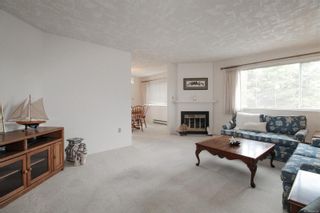 Photo 3: 304 2354 Brethour Ave in Sidney: Si Sidney North-East Condo for sale : MLS®# 904739
