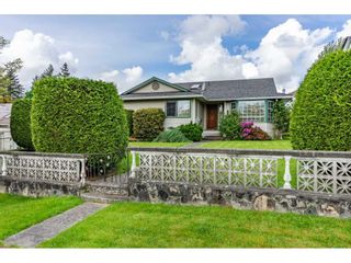 Photo 2: 6165 192 Street in Surrey: Cloverdale BC House for sale in "BAKERVIEW HEIGHTS" (Cloverdale)  : MLS®# R2456052