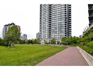 Photo 2: 107 8 SMITHE MEWS Mews in Vancouver: Yaletown Townhouse for sale in "THE FLAGSHIP" (Vancouver West)  : MLS®# V1075648